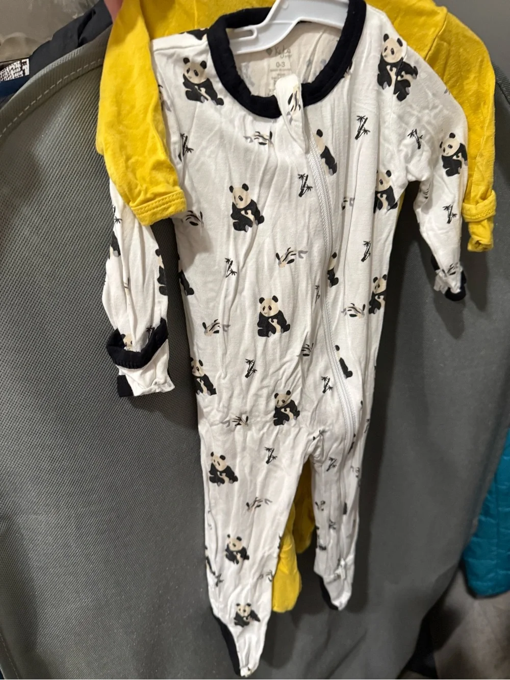 Nb &0-3m outfits. Set of 4 baby footie pajamas (mori & kyte baby) Angel dear, HM